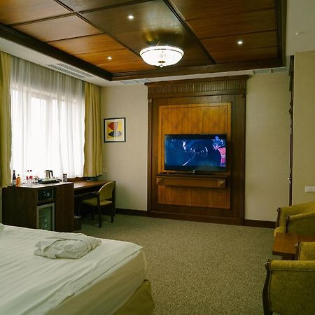City Hotel Bichkek Extérieur photo