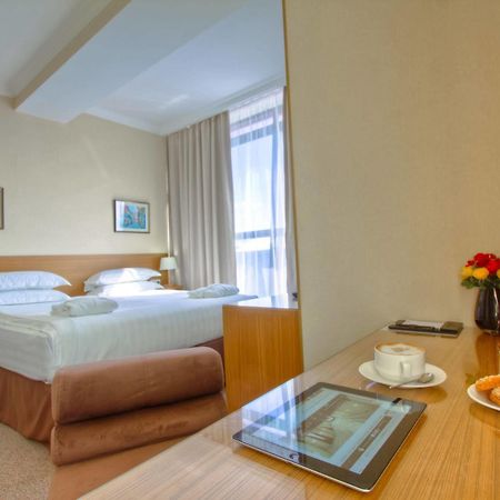 City Hotel Bichkek Extérieur photo