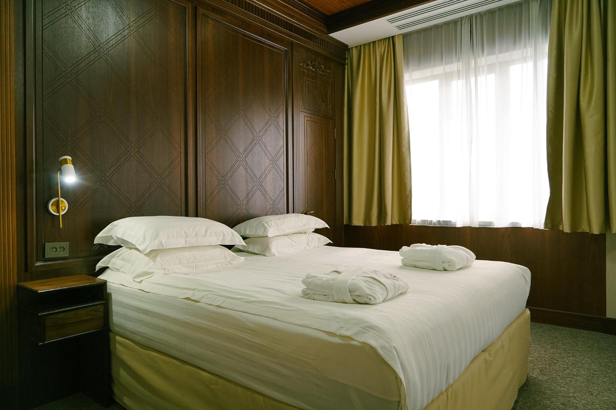 City Hotel Bichkek Extérieur photo