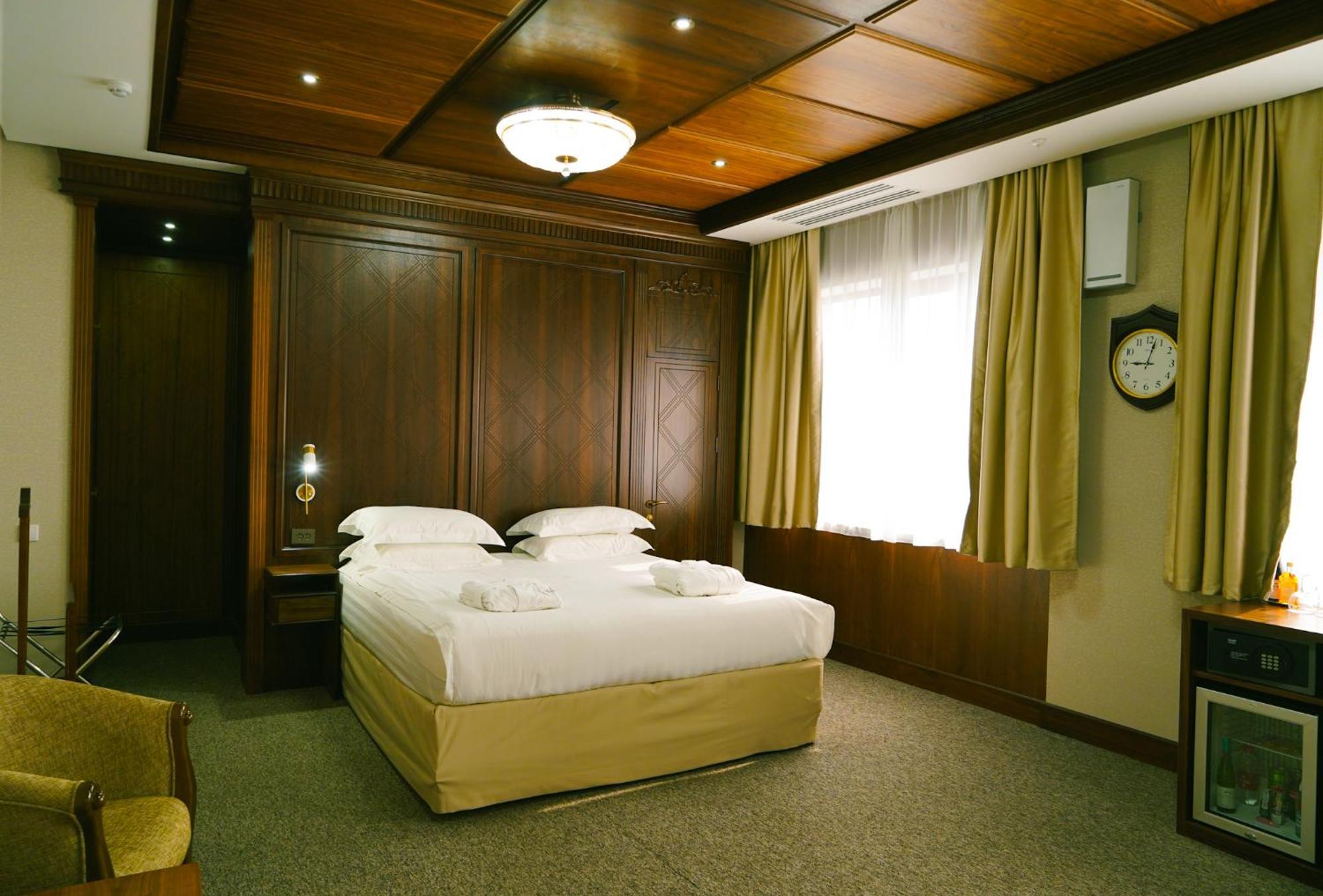 City Hotel Bichkek Extérieur photo