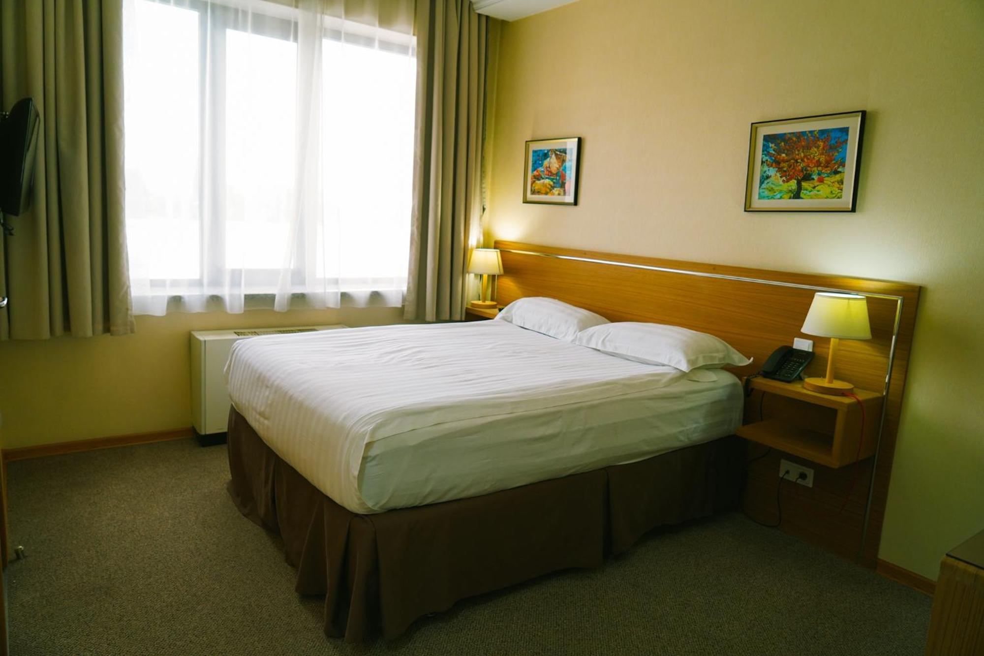 City Hotel Bichkek Extérieur photo