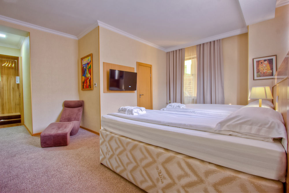City Hotel Bichkek Extérieur photo
