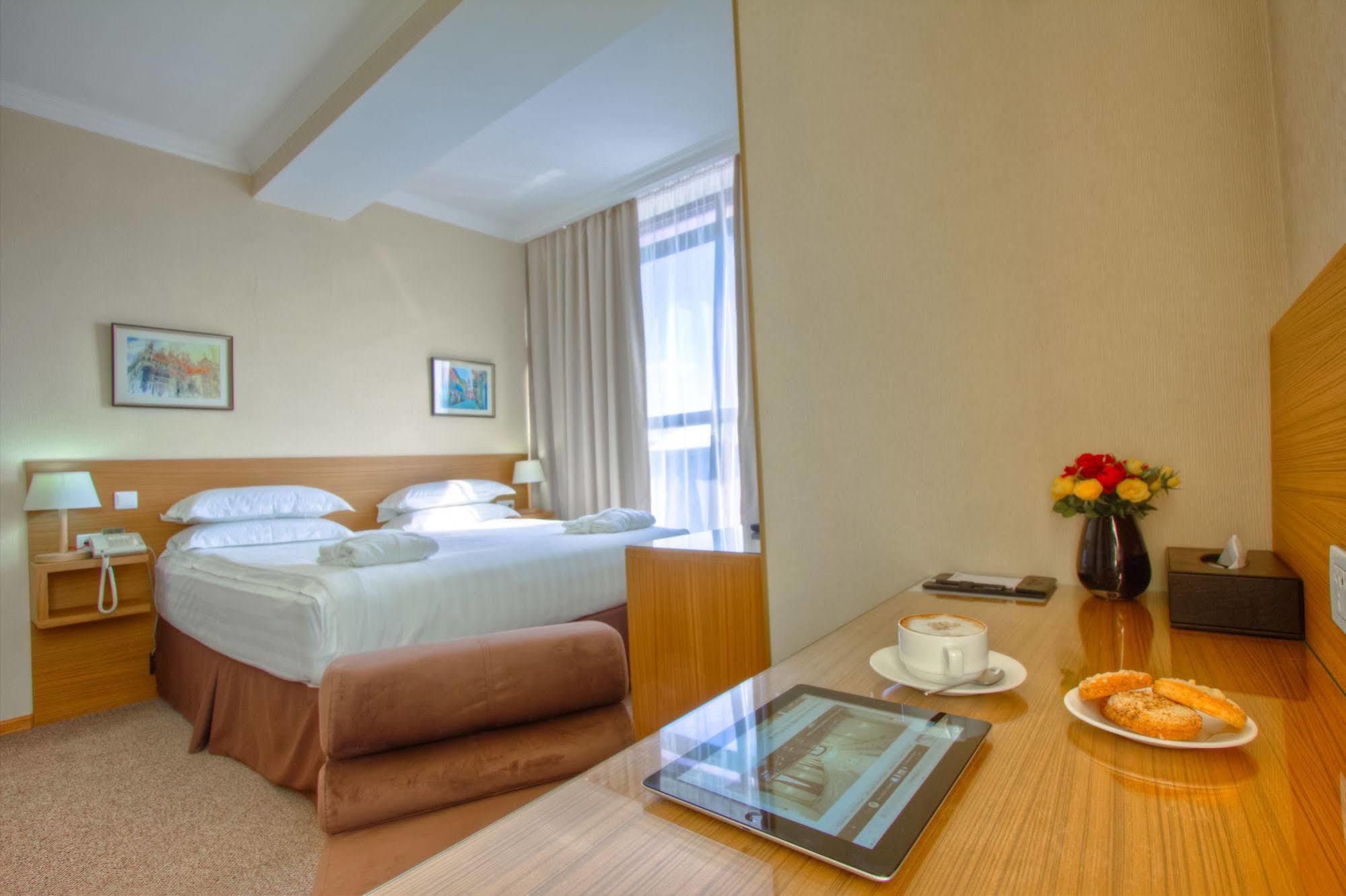 City Hotel Bichkek Extérieur photo