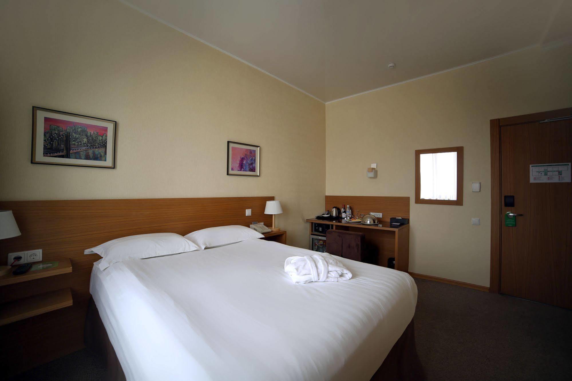 City Hotel Bichkek Extérieur photo