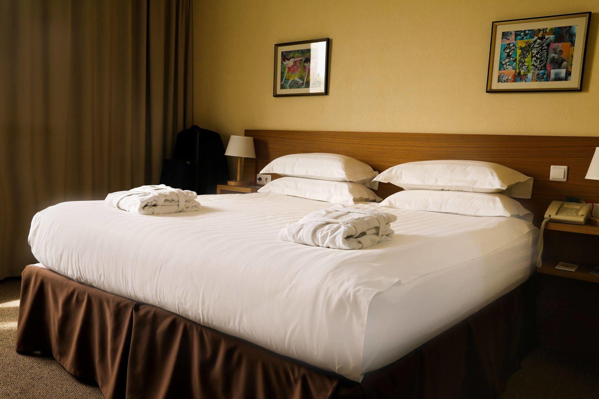 City Hotel Bichkek Extérieur photo