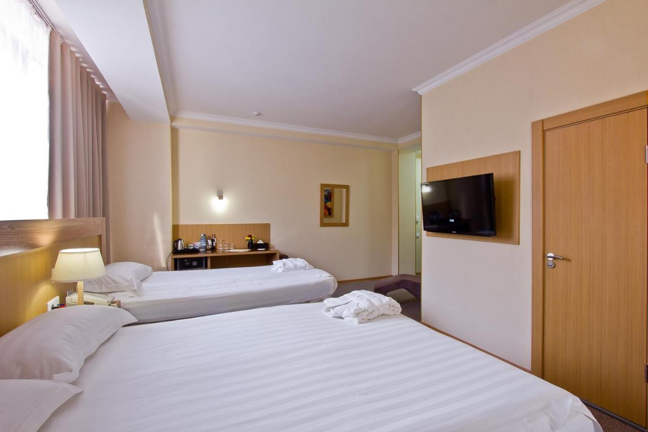 City Hotel Bichkek Extérieur photo